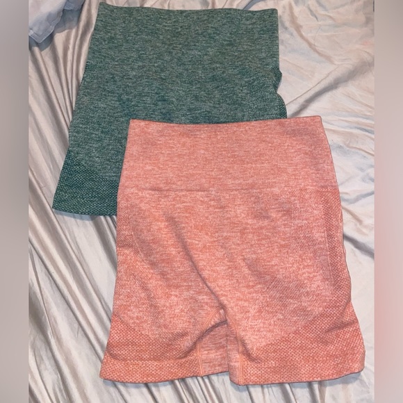 Booty Lifting Shorts - Picture 2 of 2